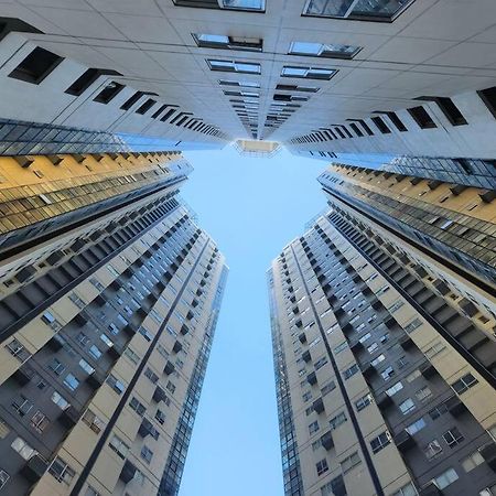 Enjoy Bgc Sunset And Golf Course View 2 Bedroom Loft With 100Mbps Internet Connection Manila Bagian luar foto