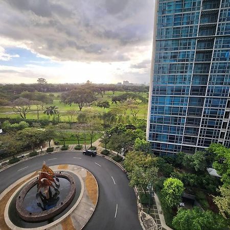 Enjoy Bgc Sunset And Golf Course View 2 Bedroom Loft With 100Mbps Internet Connection Manila Bagian luar foto